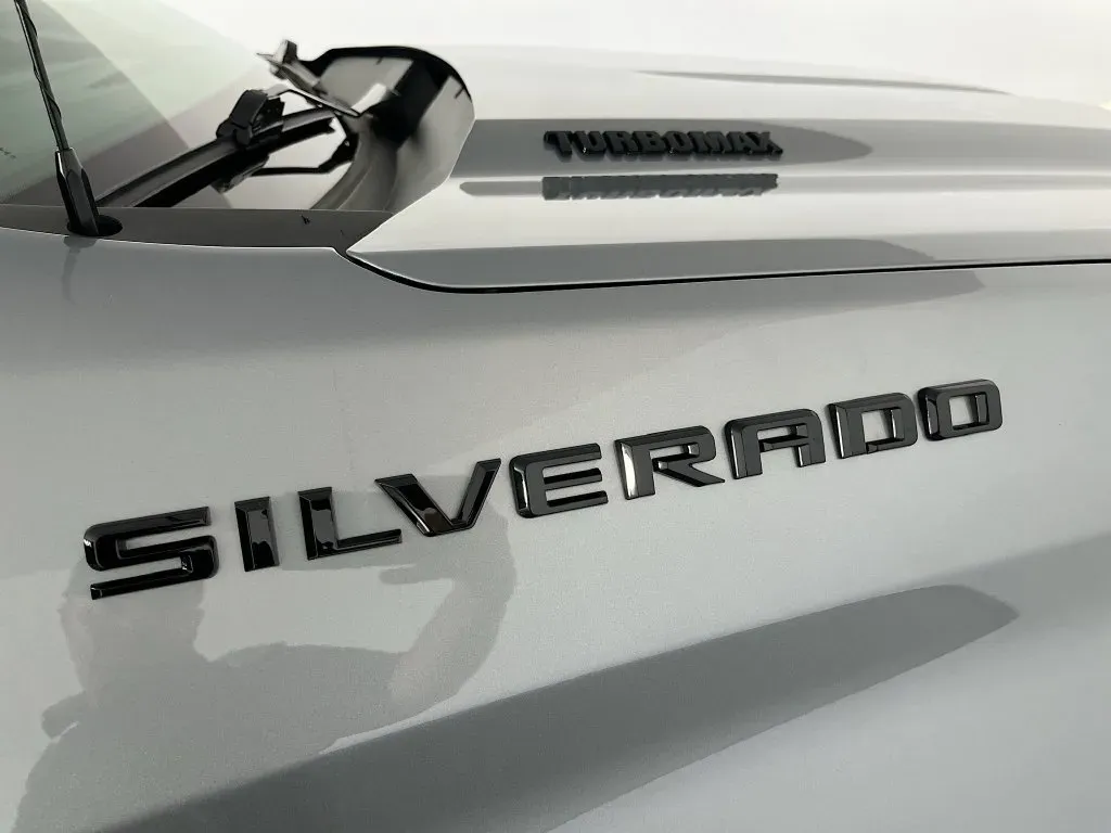 Chevrolet Silverado photo 37