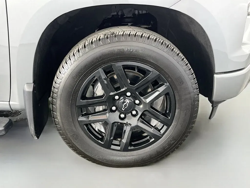 Chevrolet Silverado photo 35