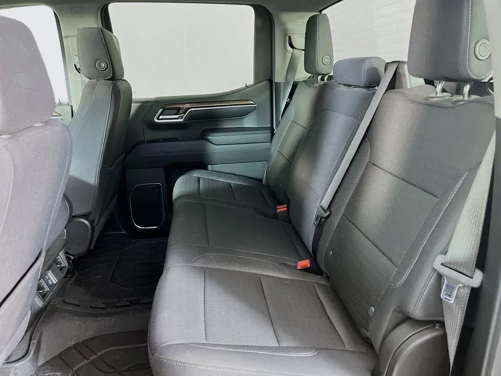 Chevrolet Silverado photo 28