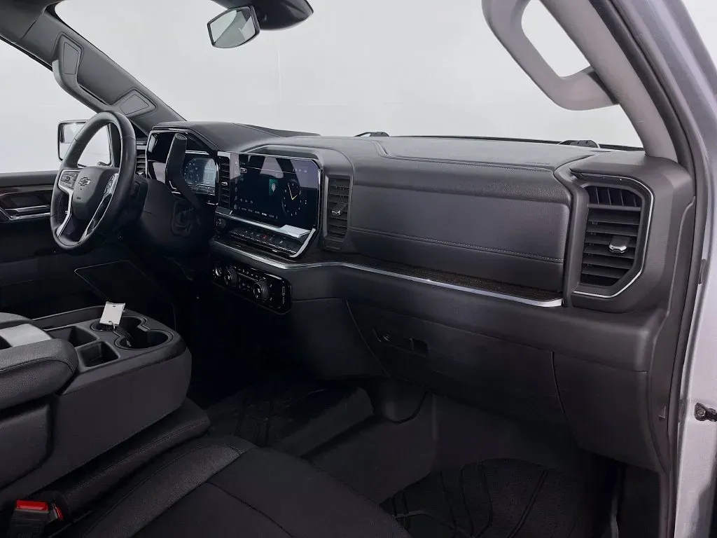 Chevrolet Silverado photo 33