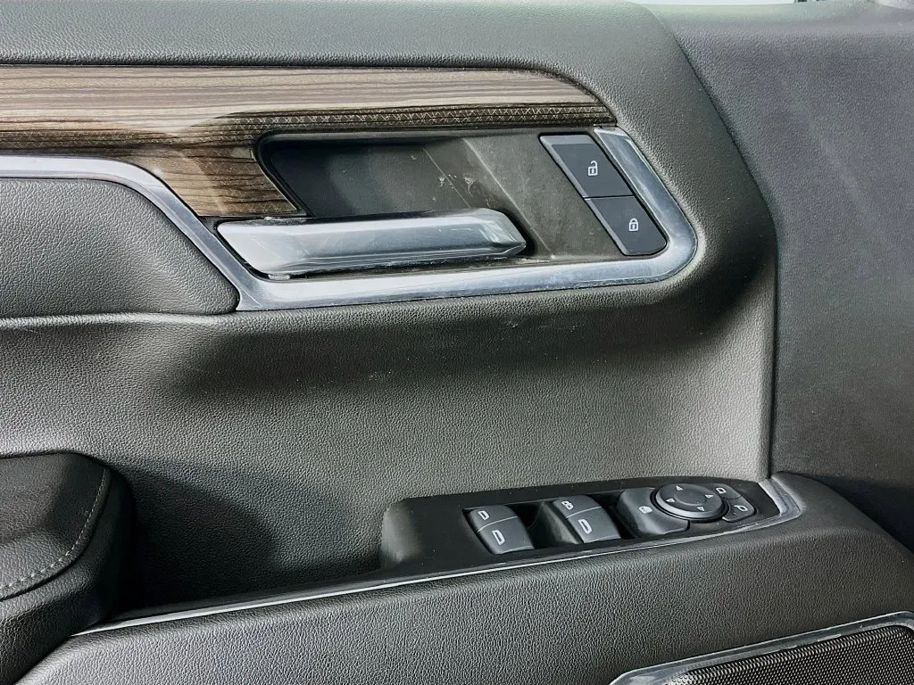 Chevrolet Silverado photo 22