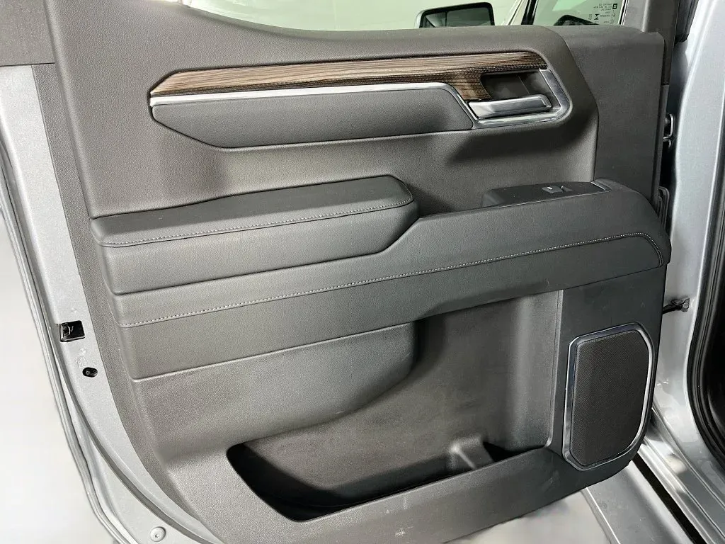 Chevrolet Silverado photo 27