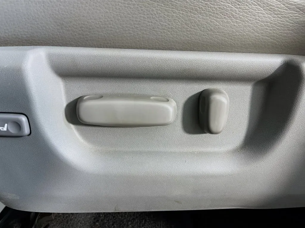 Toyota Sequoia photo 27