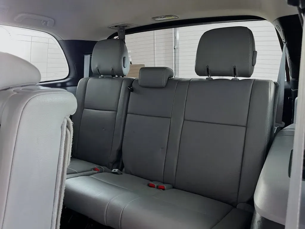 Toyota Sequoia photo 32