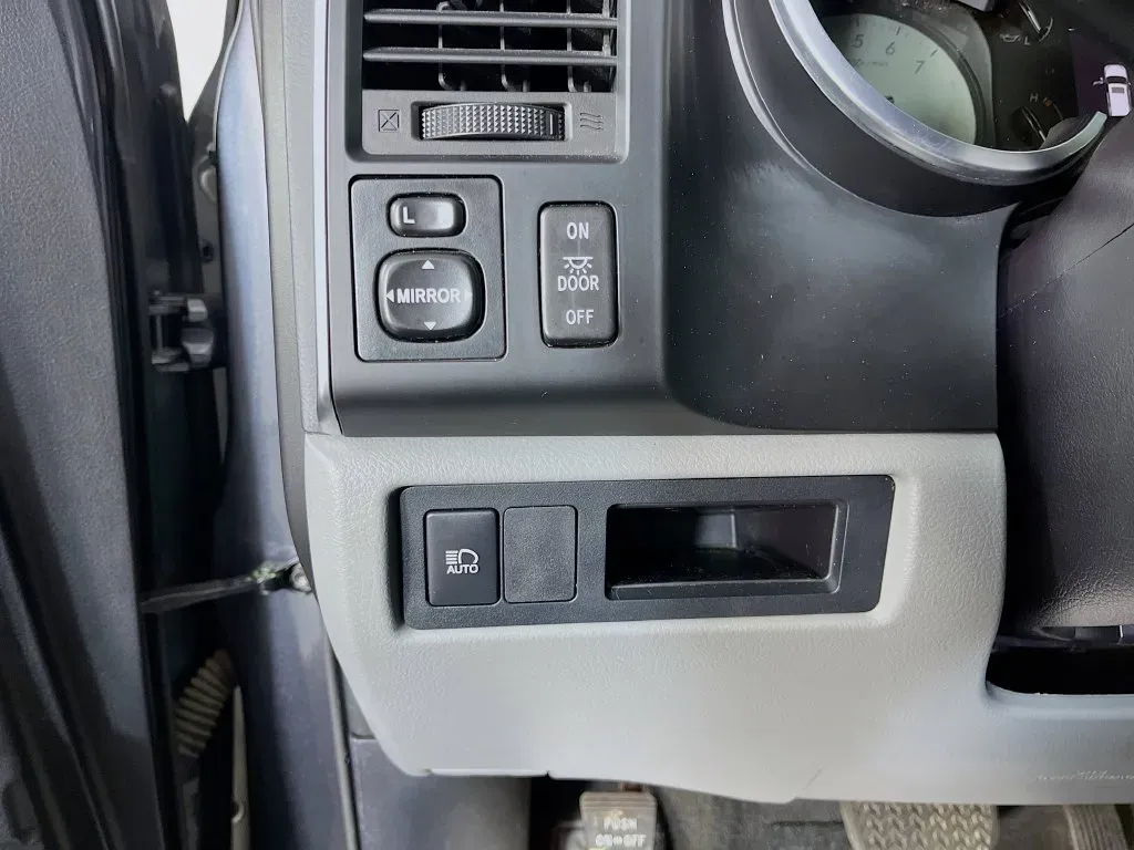 Toyota Sequoia photo 11