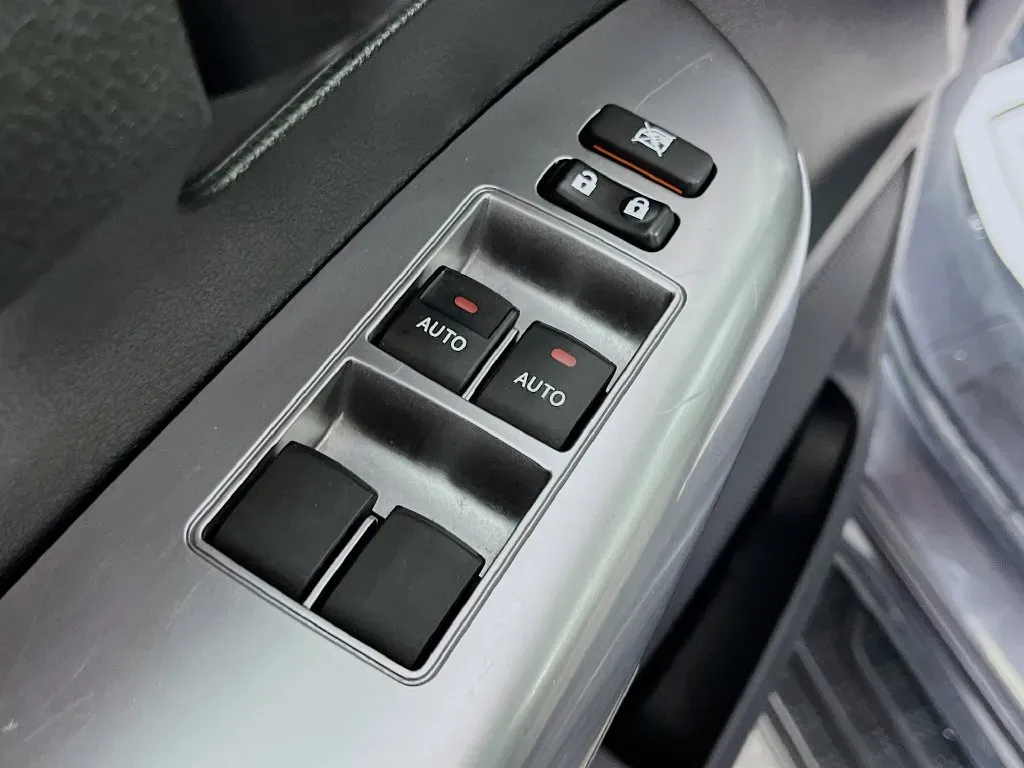 Toyota Sequoia photo 25