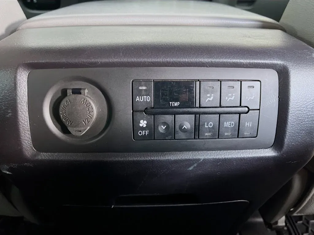 Toyota Sequoia photo 33