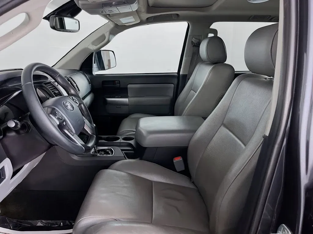Toyota Sequoia photo 28