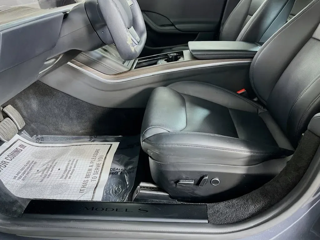 Tesla Model S photo 23
