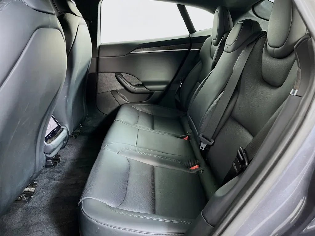 Tesla Model S photo 27