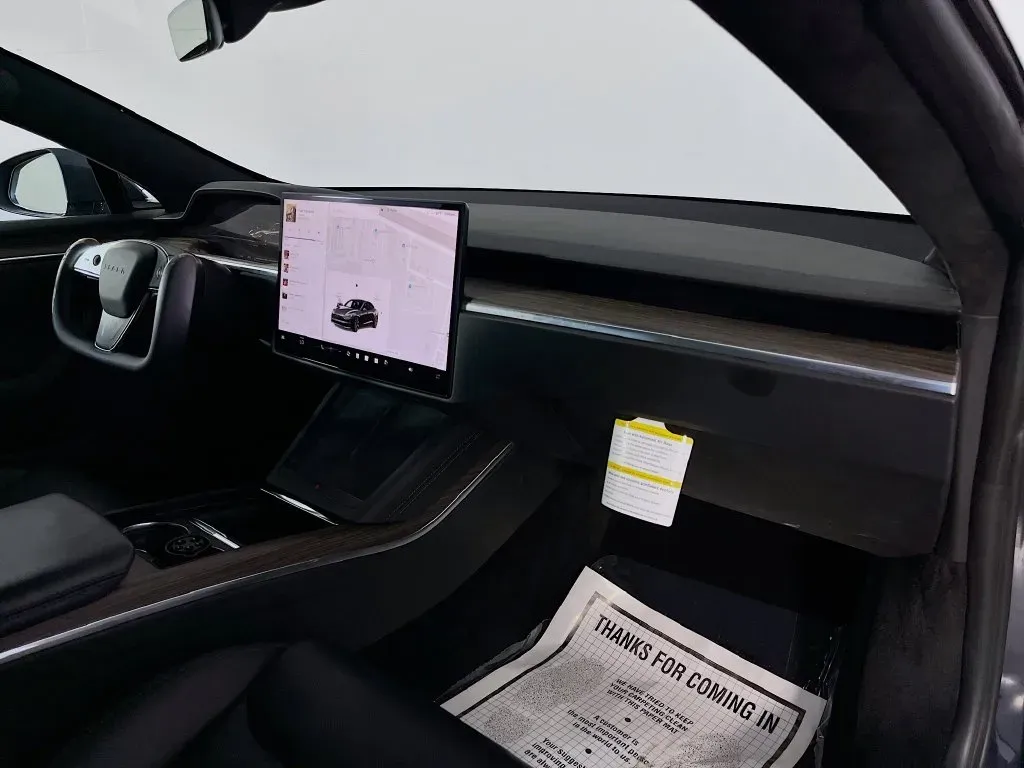 Tesla Model S photo 32