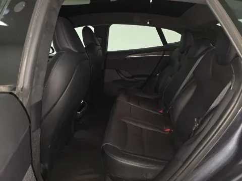 More photos of 2022 Tesla Model S at Clement Supercenter, MO