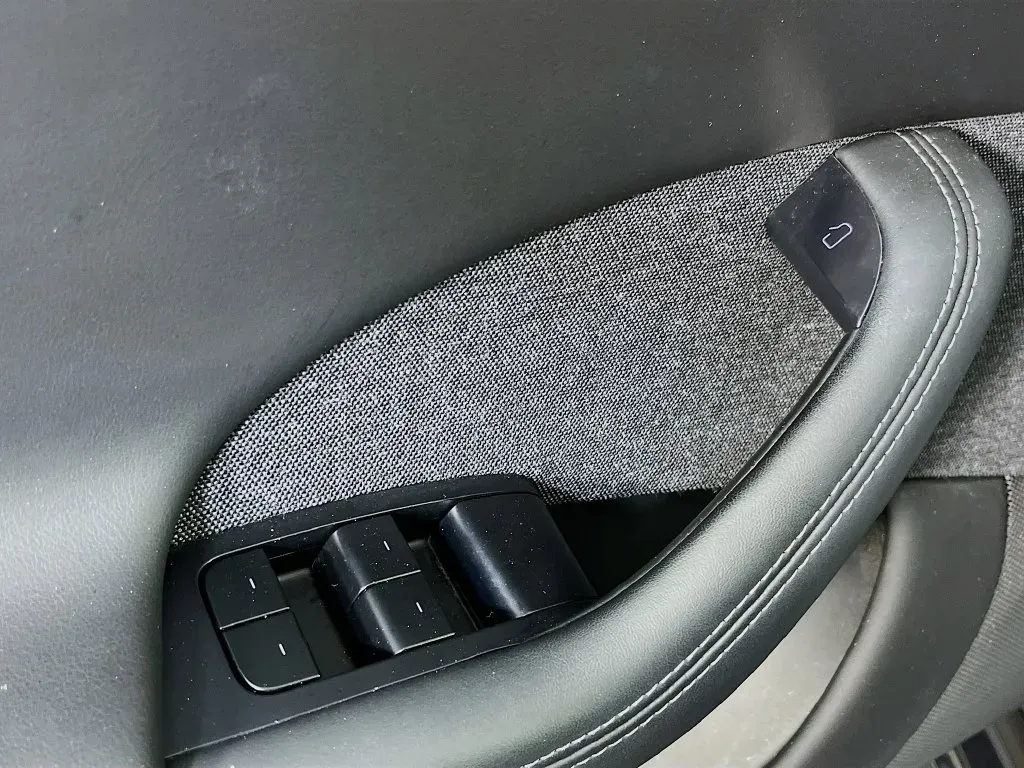 Tesla Model S photo 21