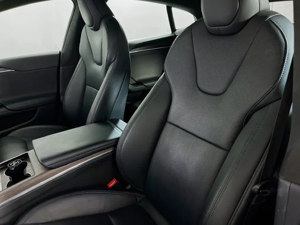 Tesla Model S photo 25