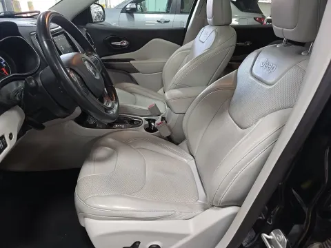 Another view of 2019 Jeep Cherokee Limited for sale in St. Charles, MO at Clement Supercenter