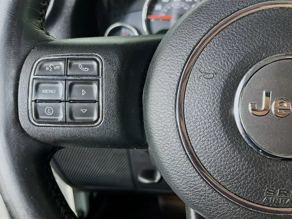 Jeep Wrangler photo 13