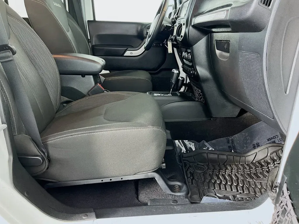 Jeep Wrangler photo 28