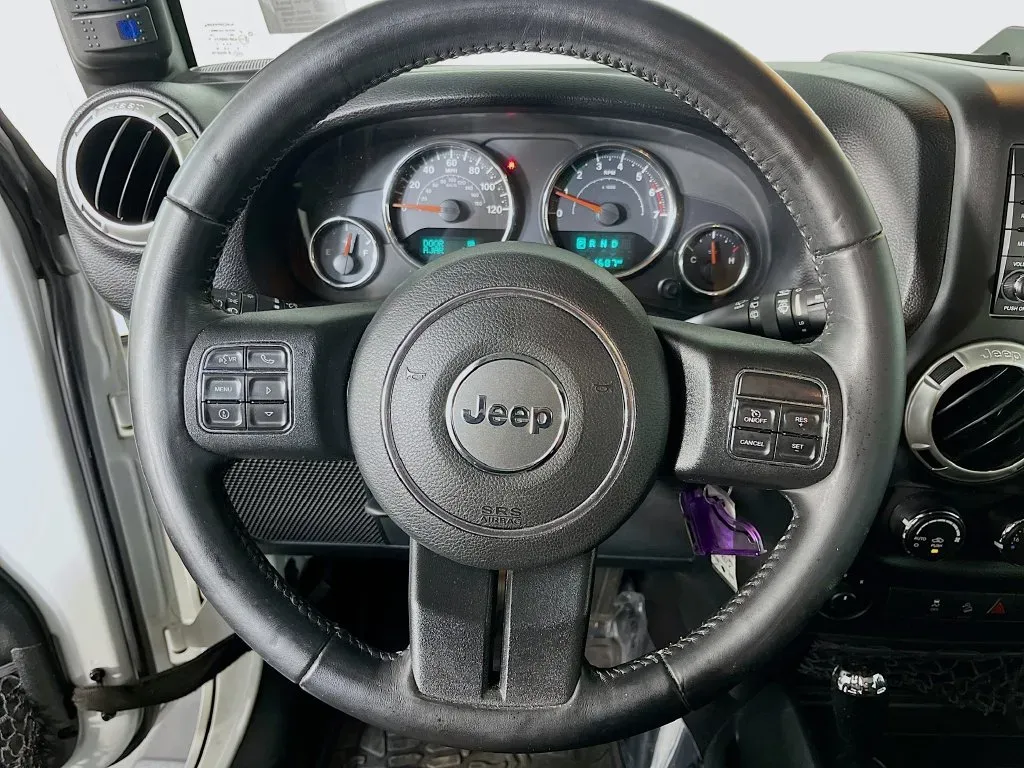 Jeep Wrangler photo 11