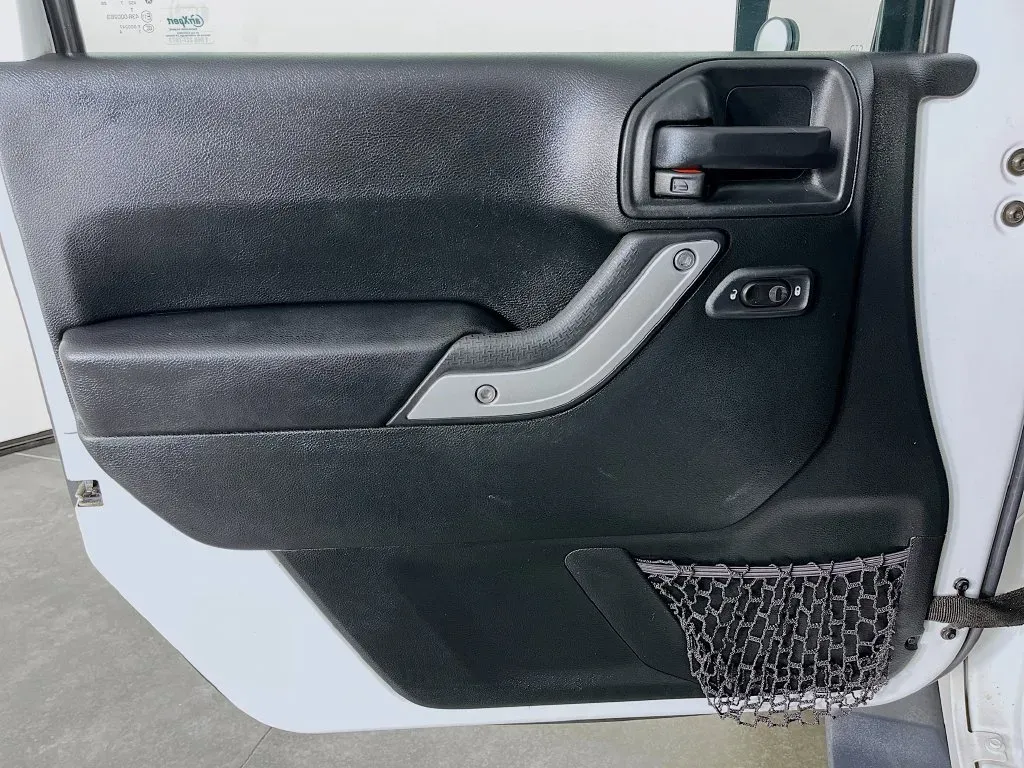 Jeep Wrangler photo 21