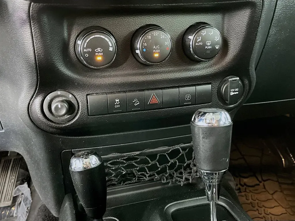 Jeep Wrangler photo 19