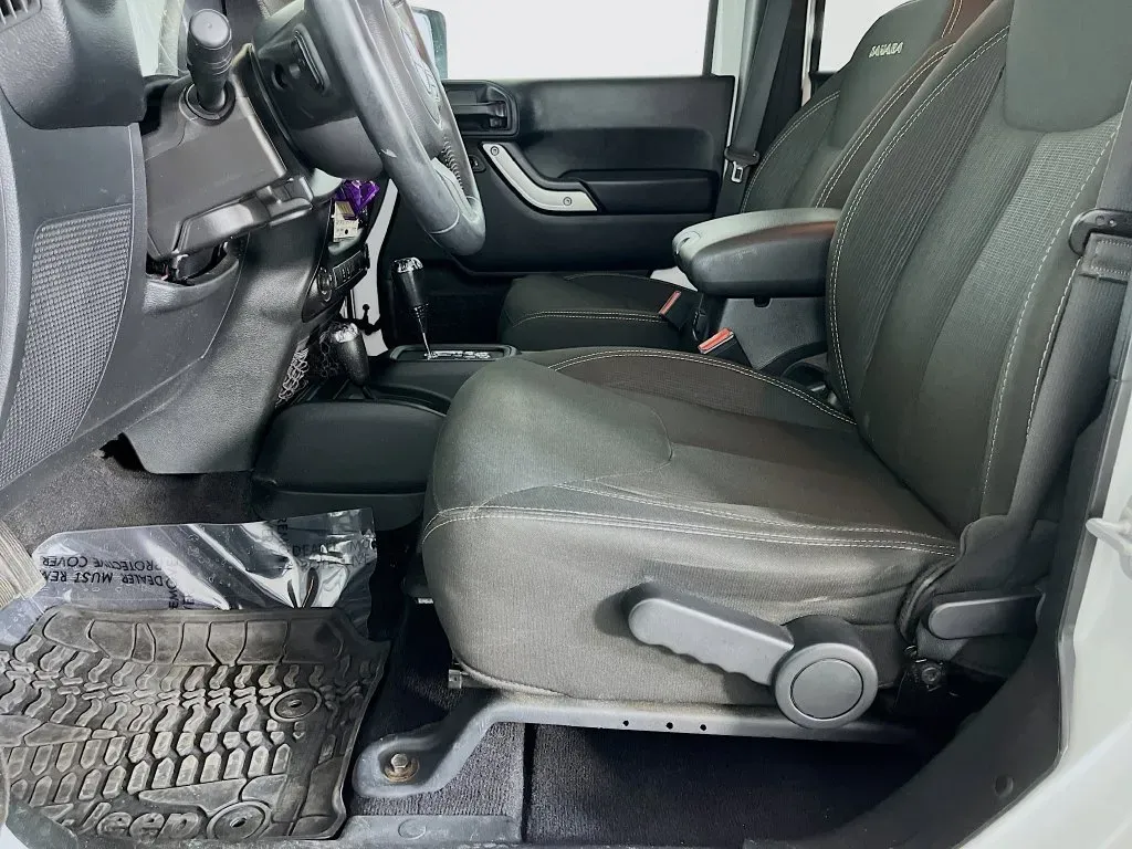 Jeep Wrangler photo 22