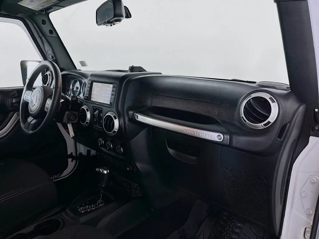 Jeep Wrangler photo 29