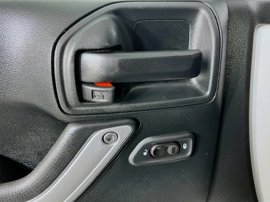 Jeep Wrangler photo 20