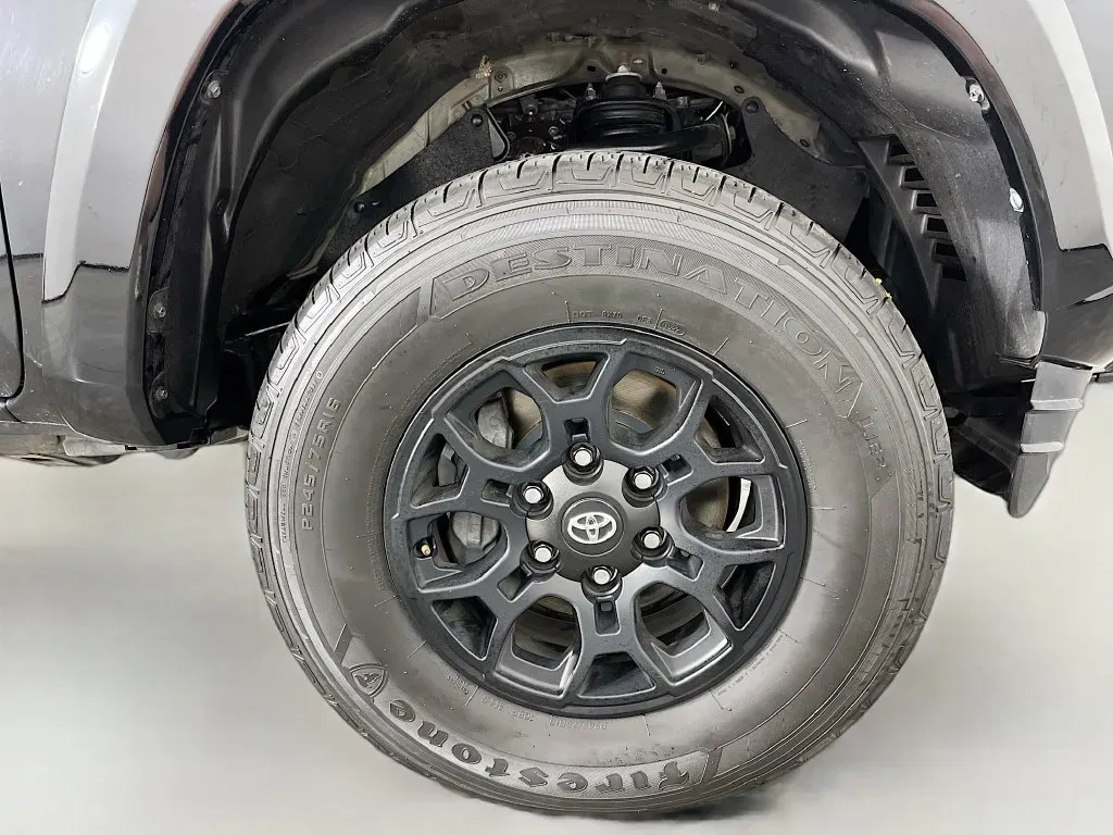 Toyota Tacoma photo 34