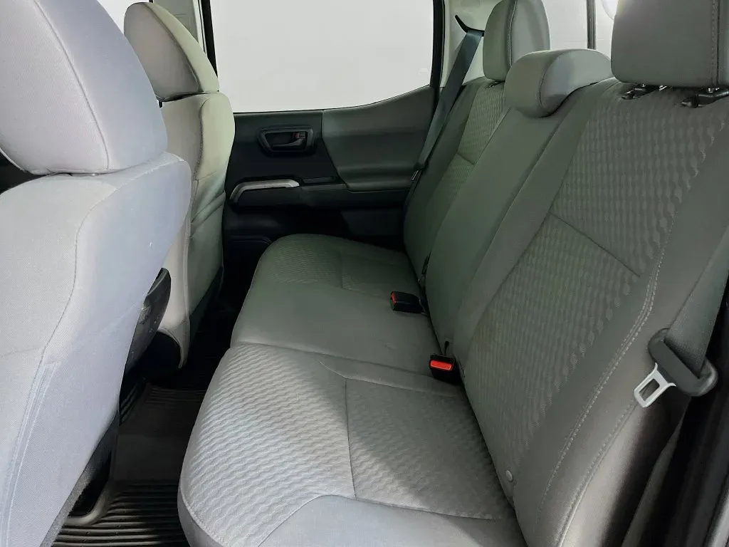 Toyota Tacoma photo 29