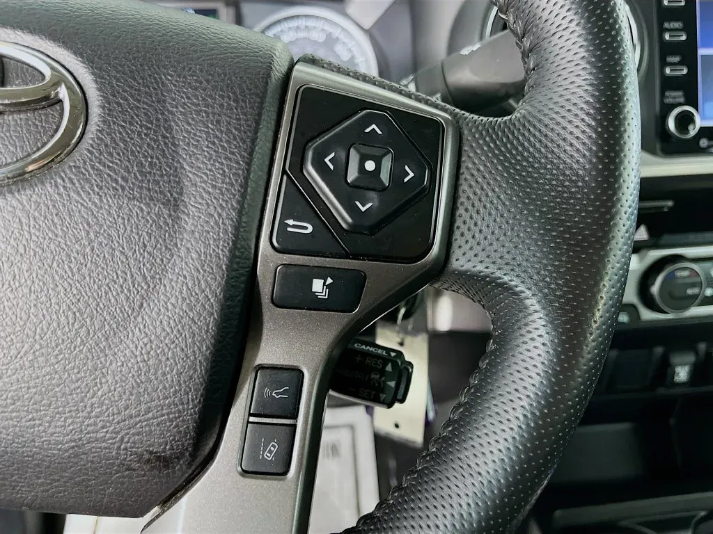 Toyota Tacoma photo 15