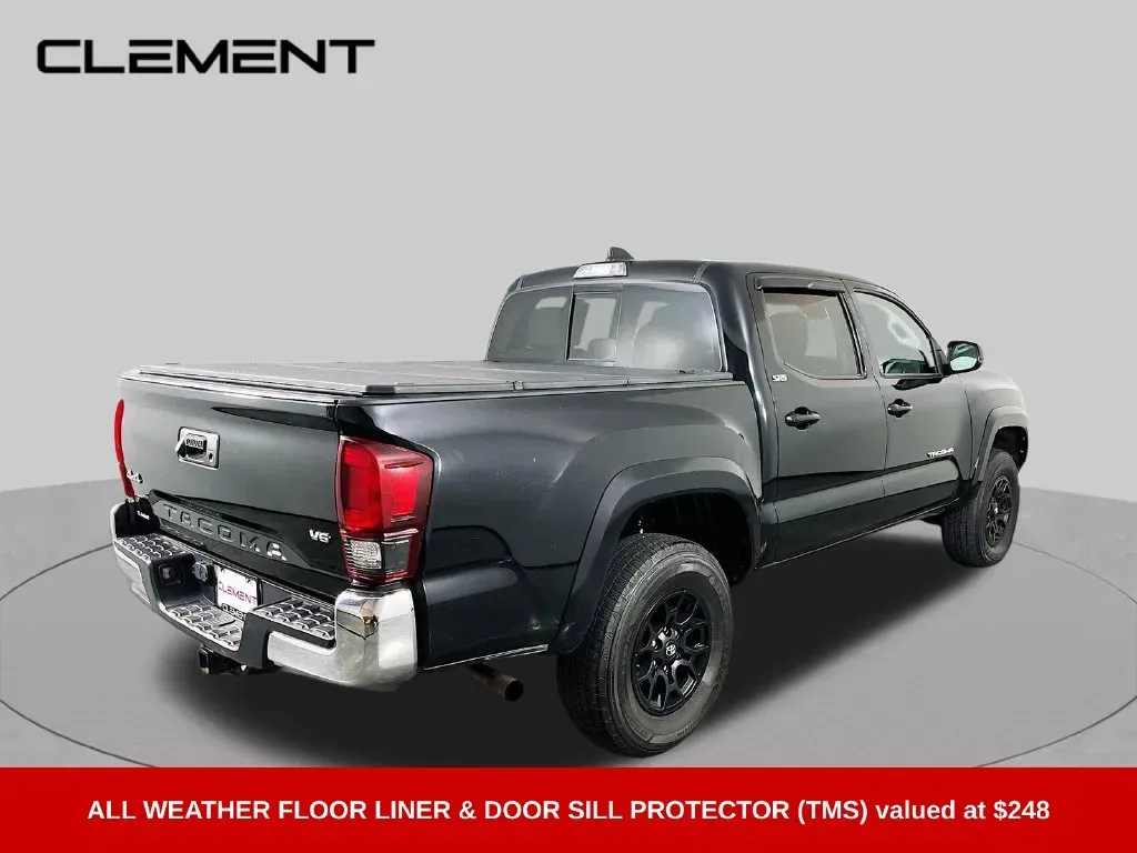 Toyota Tacoma photo 5