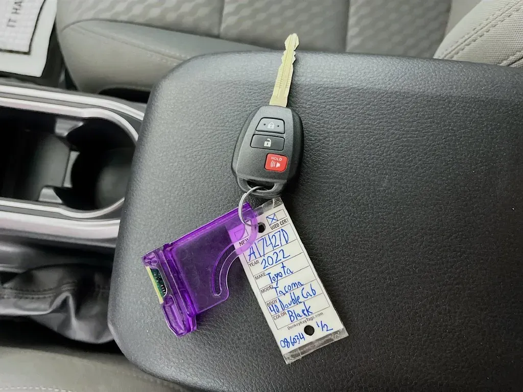 Toyota Tacoma photo 21