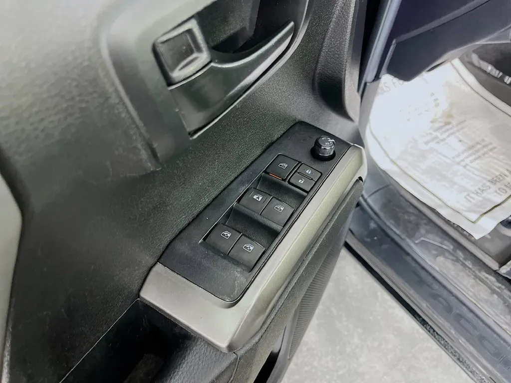 Toyota Tacoma photo 23