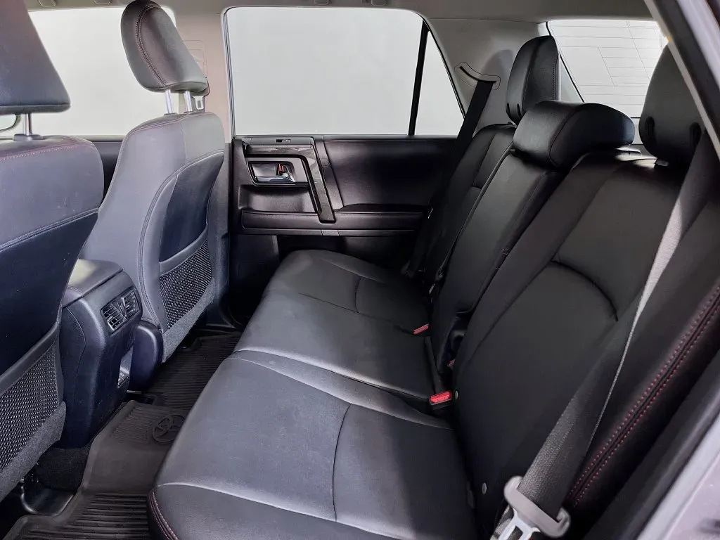 Toyota 4Runner photo 28