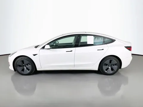 More photos of 2022 Tesla Model 3 at Clement Supercenter, MO