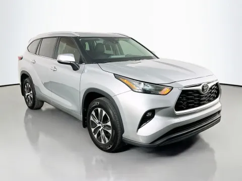Another view of 2025 Toyota Highlander XLE for sale in St. Charles, MO at Clement Supercenter