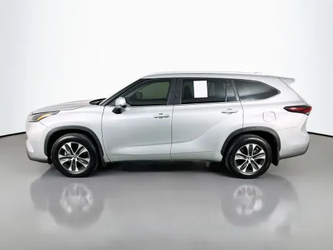 More photos of 2025 Toyota Highlander XLE at Clement Supercenter, MO