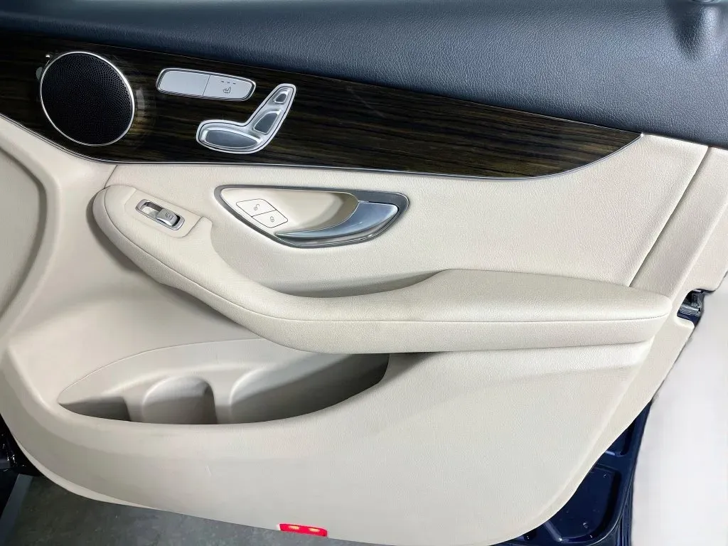 Mercedes-Benz GLC photo 36