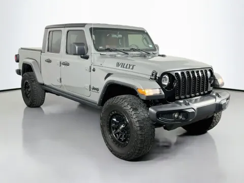 More photos of 2023 Jeep Gladiator Willys at Clement Supercenter, MO