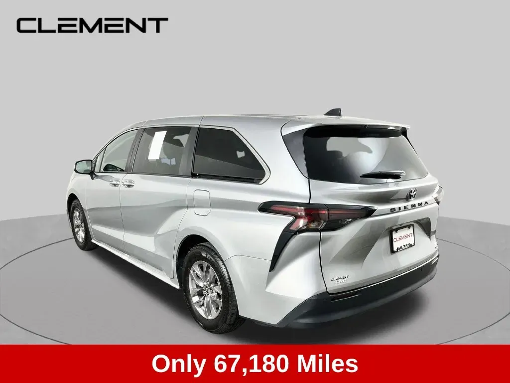 Toyota Sienna photo 8