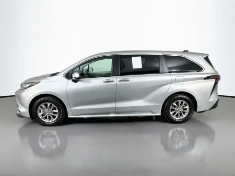 More photos of 2023 Toyota Sienna XLE at Clement Supercenter, MO