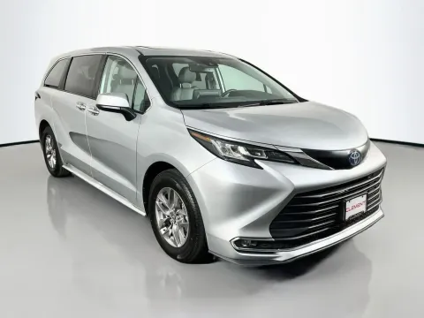 More photos of 2023 Toyota Sienna XLE at Clement Supercenter, MO