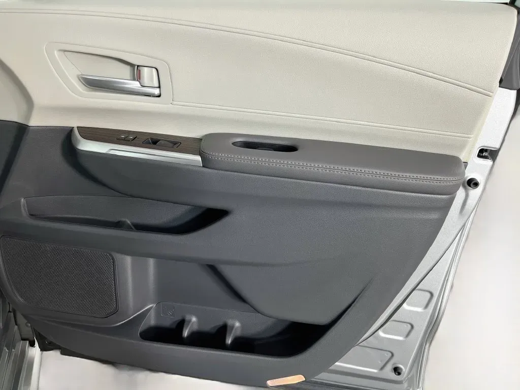 Toyota Sienna photo 34