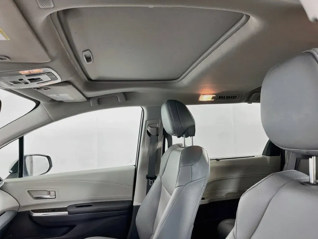 Toyota Sienna photo 22