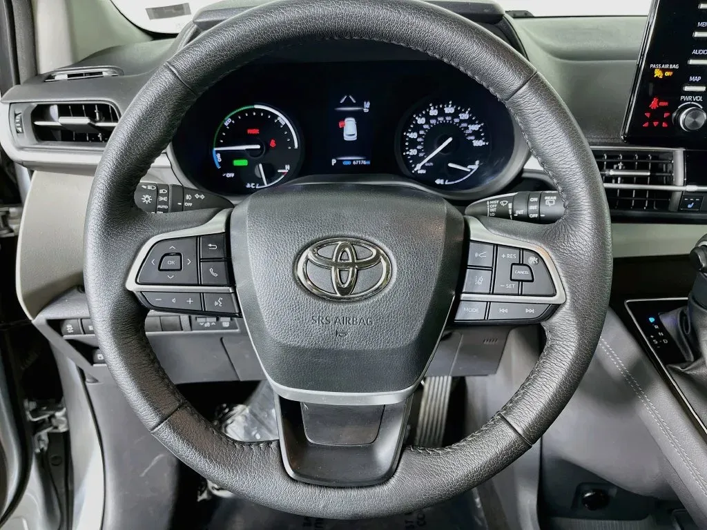 Toyota Sienna photo 13
