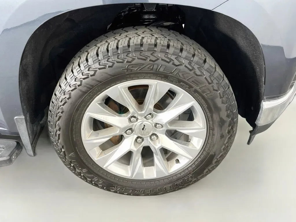 Chevrolet Silverado photo 35