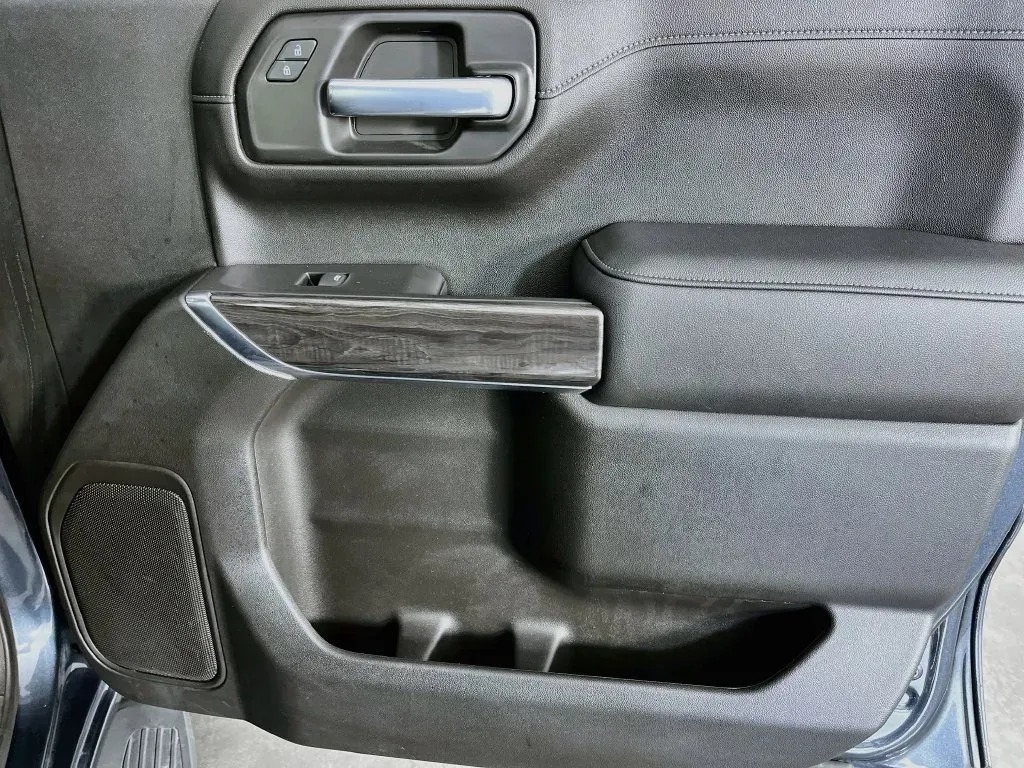 Chevrolet Silverado photo 34