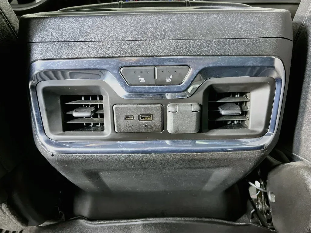 Chevrolet Silverado photo 31
