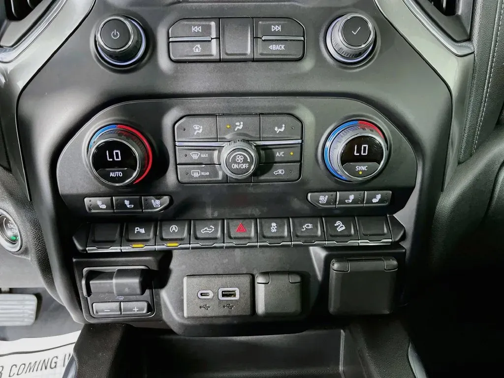 Chevrolet Silverado photo 21