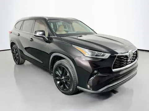 Another view of 2020 Toyota Highlander Limited for sale in St. Charles, MO at Clement Supercenter